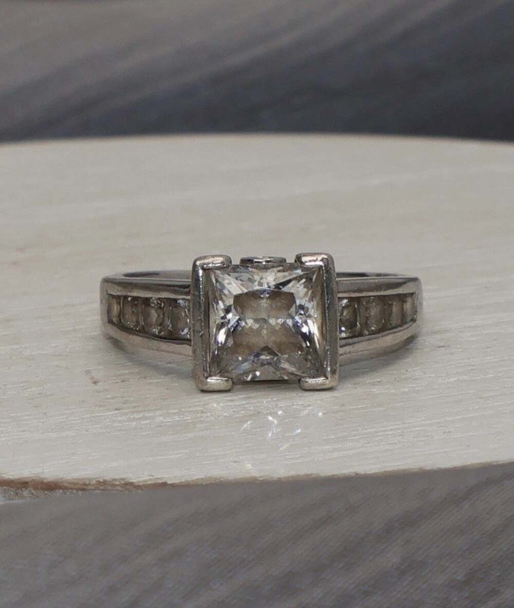 Sterling Silver Princess Cubic Zirconia Ring 4.5G / Sz 6 N1518